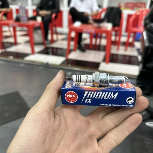 Bugi NGK Iridium CPR8EAIX-9 cho Exciter, NVX, SHVN, AB, Future Fi chân dài...