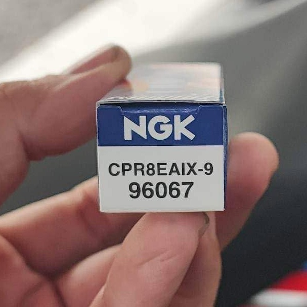 Bugi NGK Iridium CPR8EAIX-9 cho Exciter, NVX, SHVN, AB, Future Fi chân dài...