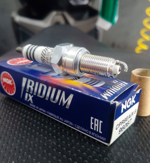 Bugi NGK Iridium CPR8EAIX-9 cho Exciter, NVX, SHVN, AB, Future Fi chân dài...