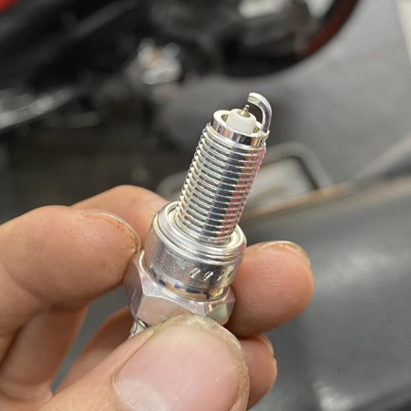 Bugi NGK Iridium CPR9EAIX-9 cho Winner 150, Sonic, CBR150, Moto PKL