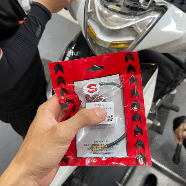 Cục chớp xinhan kêu tok tok Sunfa 2 chân dành cho xe số