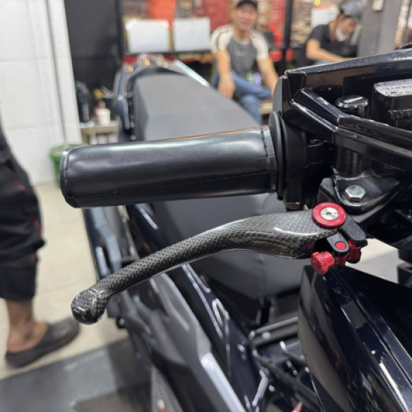 Tay thắng Carbon cho AB160