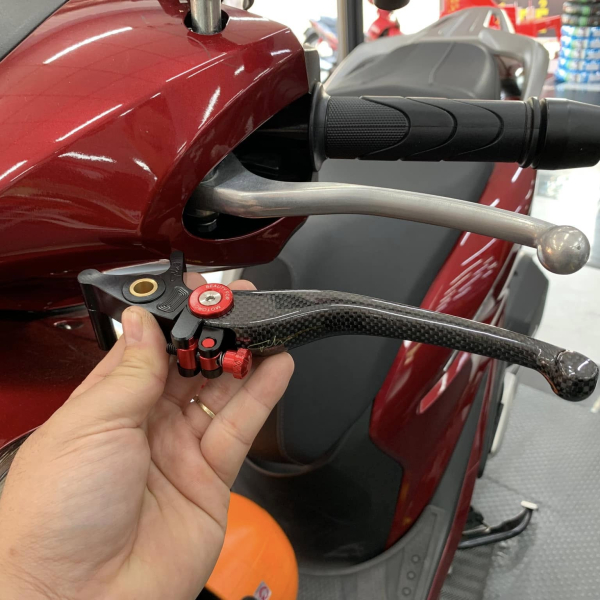 Tay thắng Carbon cho Honda SH 2 thắng đĩa SH 125/150i, SH300i, SH350i,....