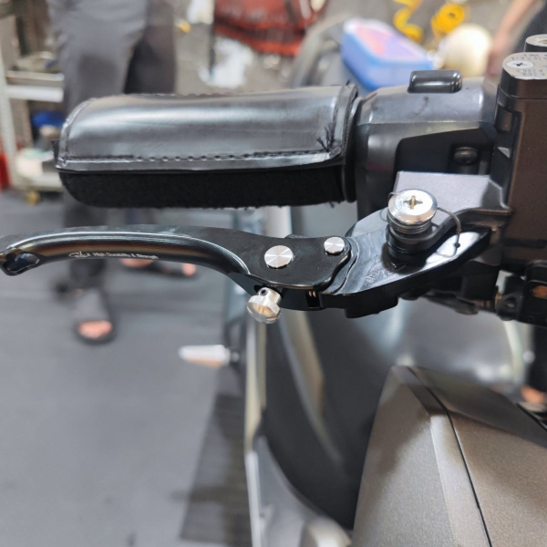 Tay thắng CNC cho Honda Vario 125, 150