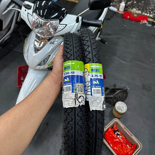 Vỏ có ruột Michelin M35 (2.50-17 - 2.75-17)