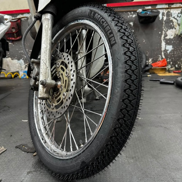 Vỏ có ruột Michelin M35 (2.50-17 - 2.75-17)