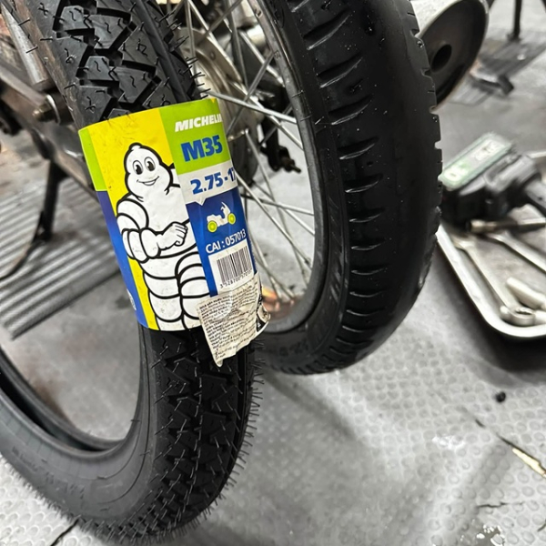 Vỏ Michelin M35 có ruột 2.75-17